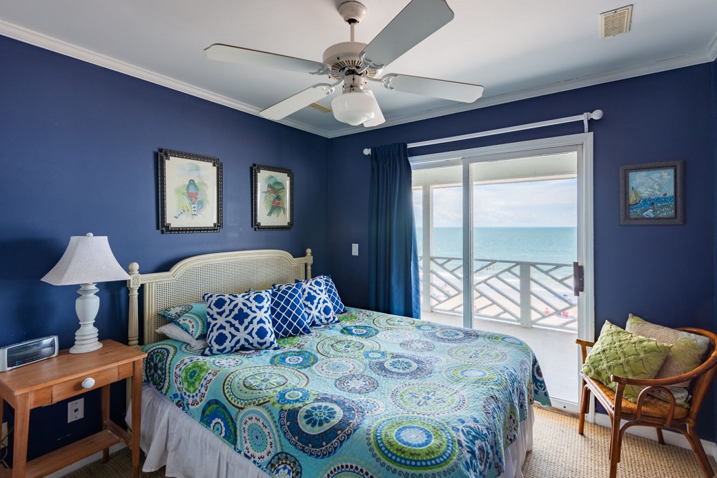 Bedroom With King Size Bed